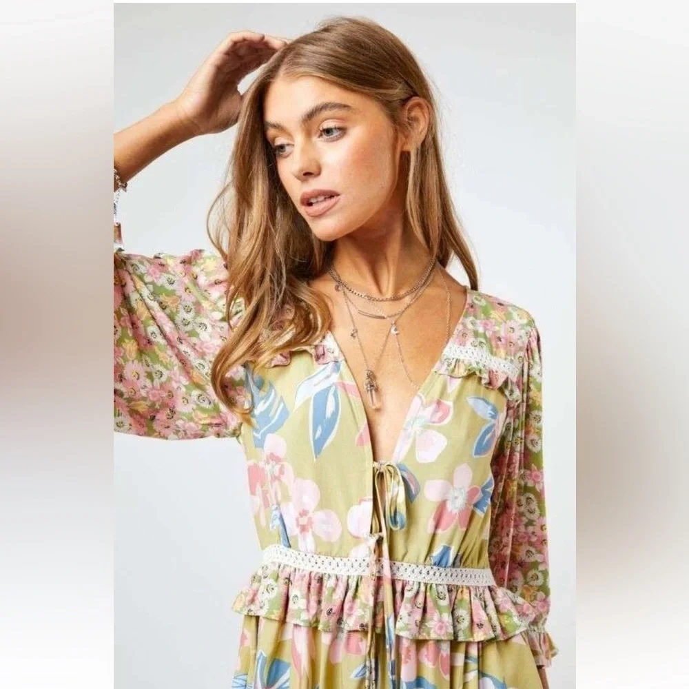 🧨 24. NWT Davi & Dani Mixed Floral Print Romper with Crochet Accents - Picture 3 of 10